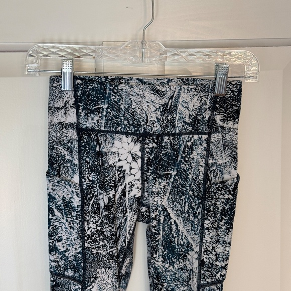 Lululemon Speed Up Tight *Full-On Luxtreme 28" Wildwood Multi 45484 - Picture 6 of 16